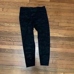 Black camo printed Elevate legging